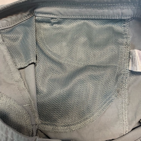 Eddie Bauer dust blue hiking short. Mesh pockets and quick dry fabric. Size 10 - Picture 6 of 6